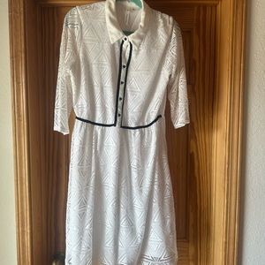 XL Women’s dress white/black.